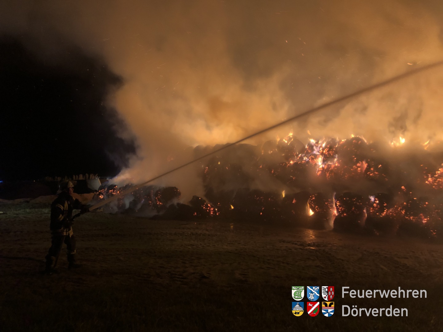 20190821_Strohballenbrand_02_Bomhoff